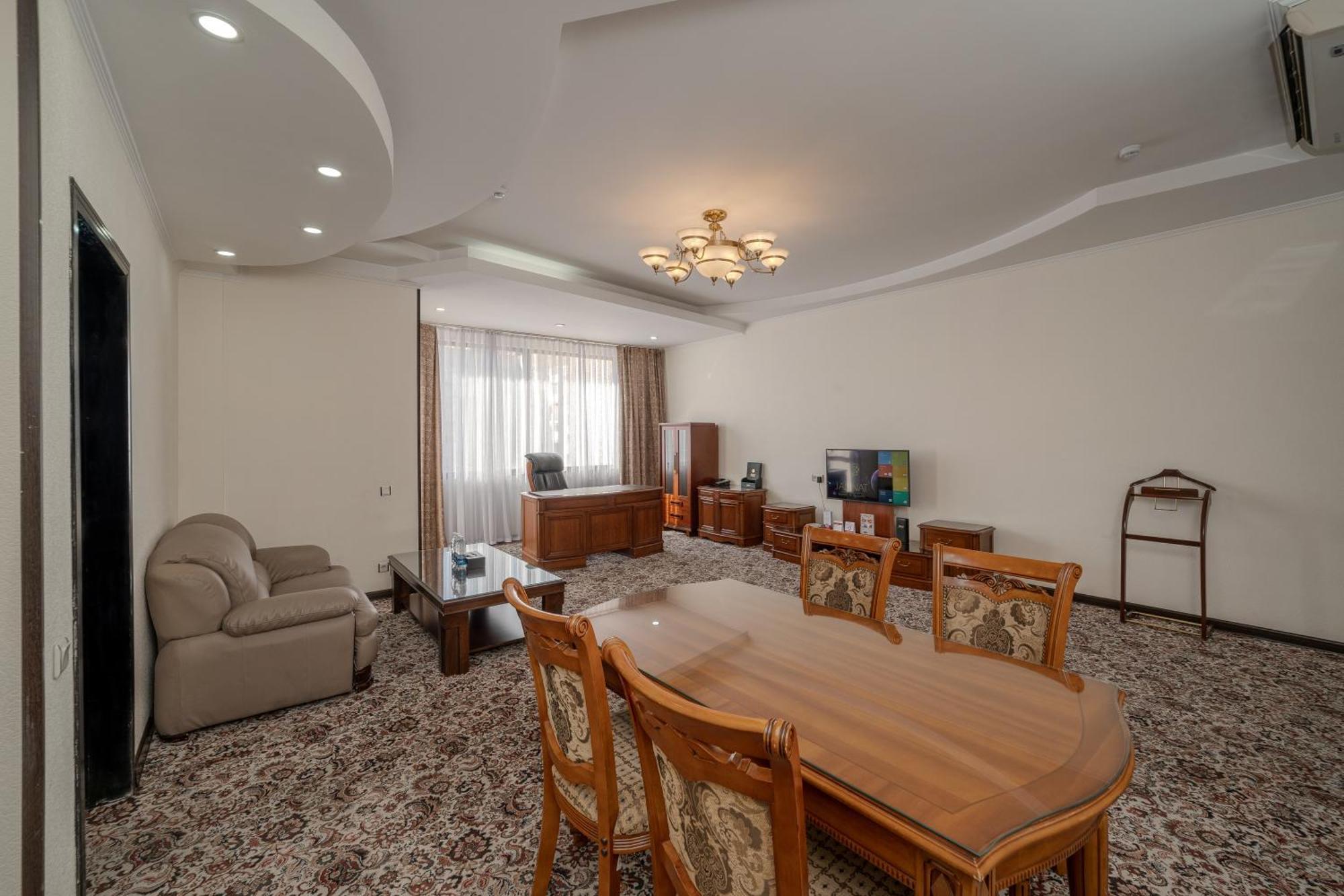Jannat Regency Hotel Bishkek Luaran gambar