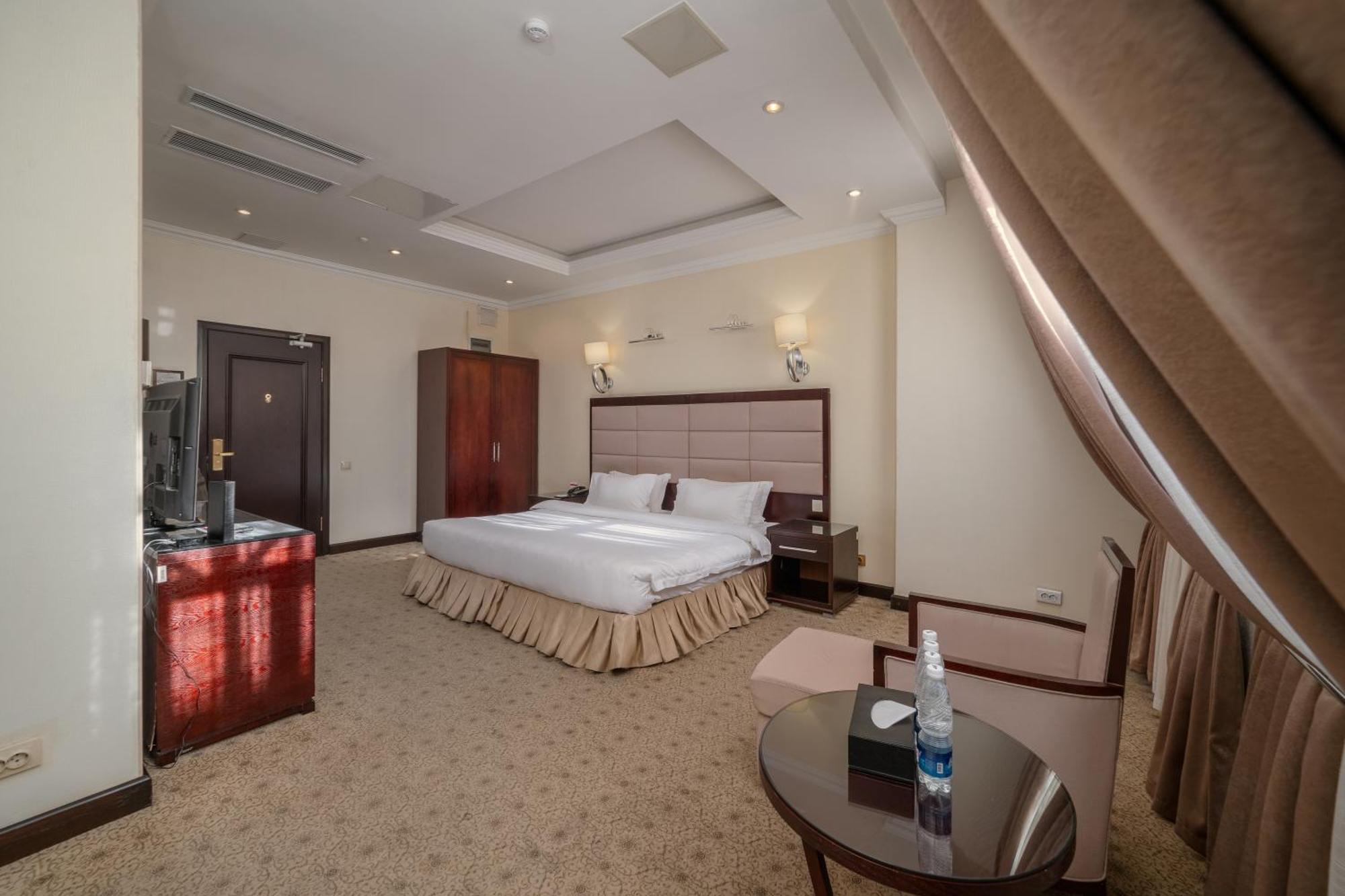 Jannat Regency Hotel Bishkek Luaran gambar